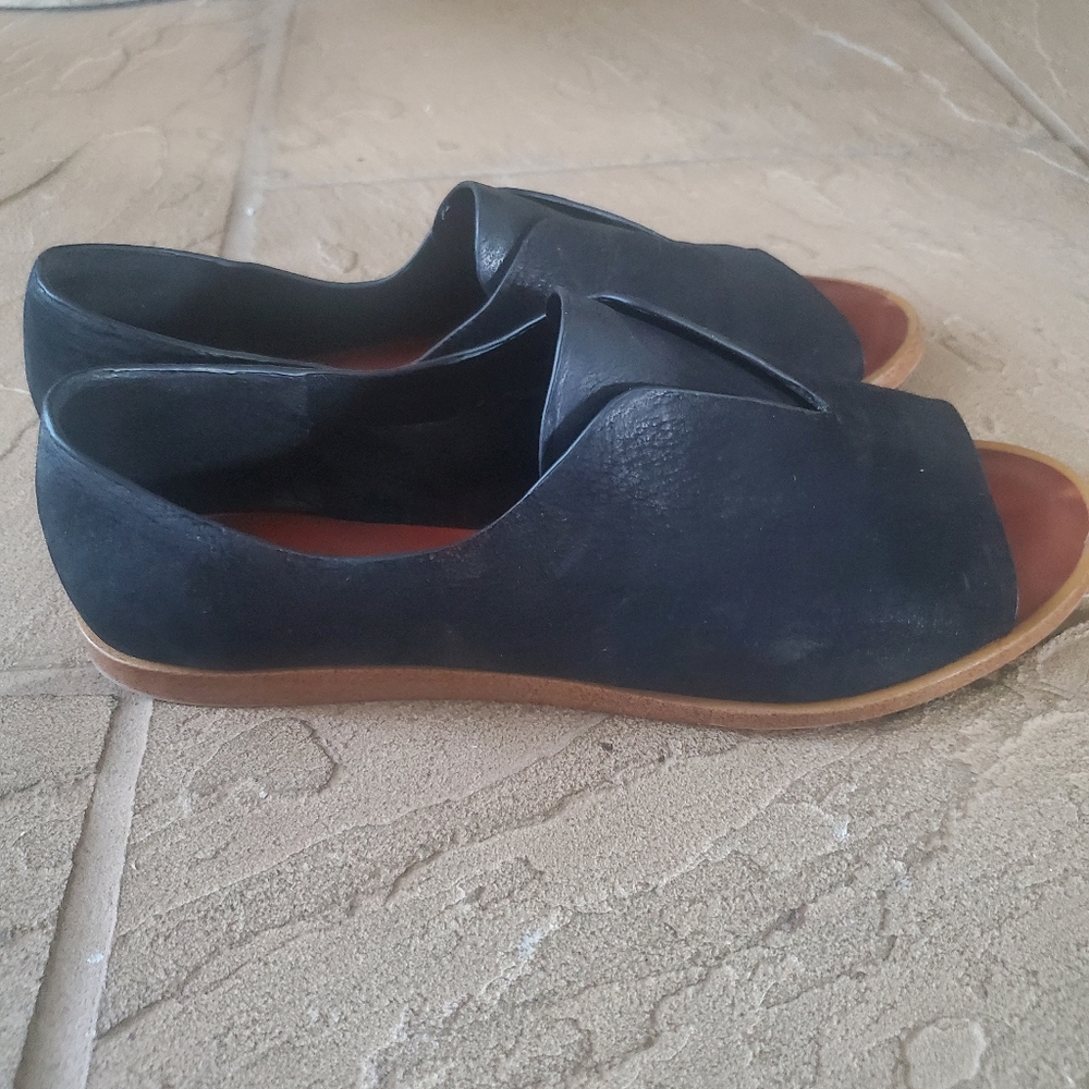 Black open toe flats - Picture 3 of 5